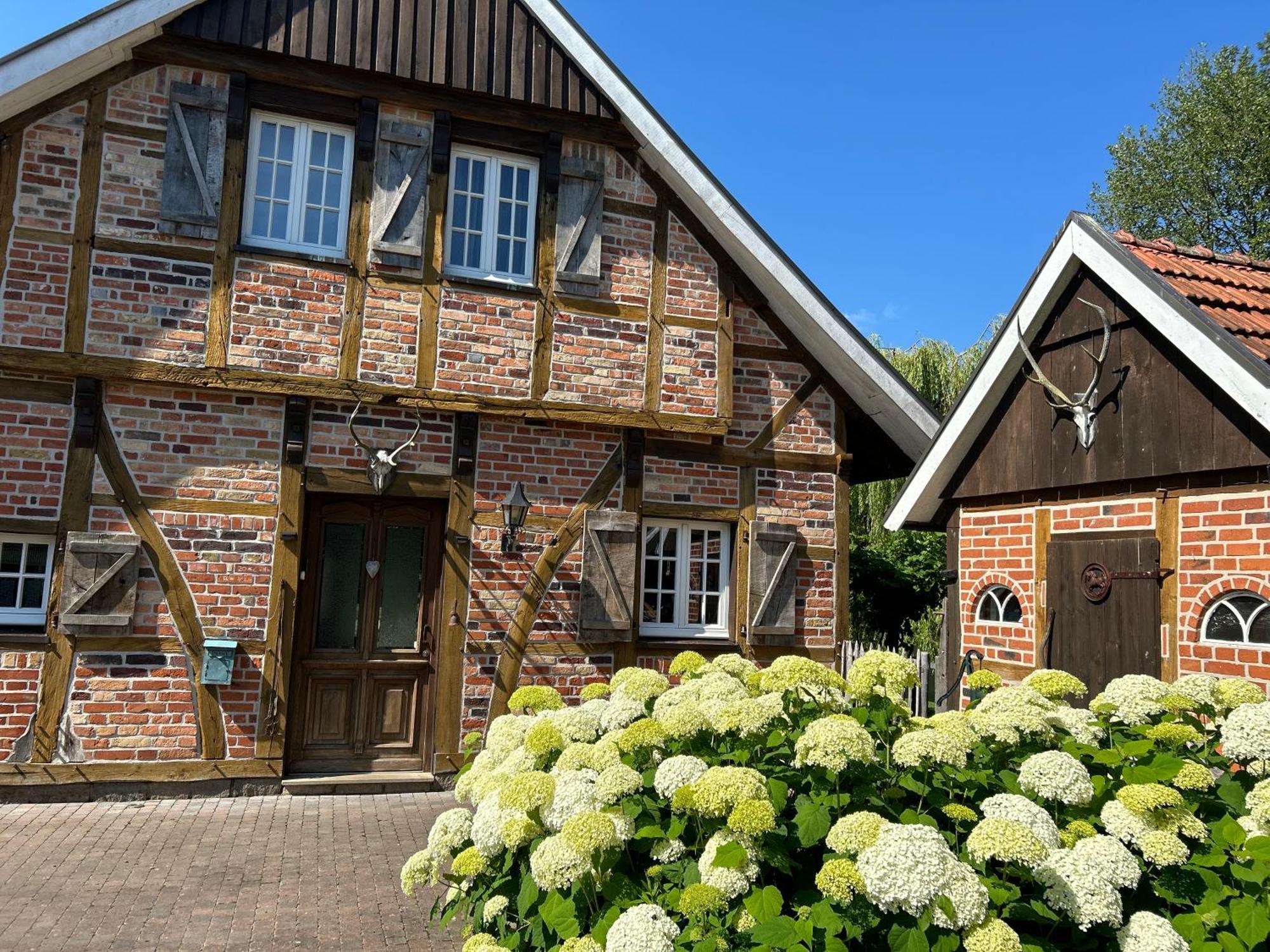 Gemuetliches Fachwerkhaus Am See Mit Kamin Warendorf Exterior foto